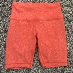 Lululemon Wunder Train HR Short 8” size 6